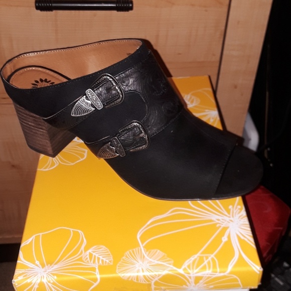 Ladies Yellow Box Mules - Picture 4 of 5